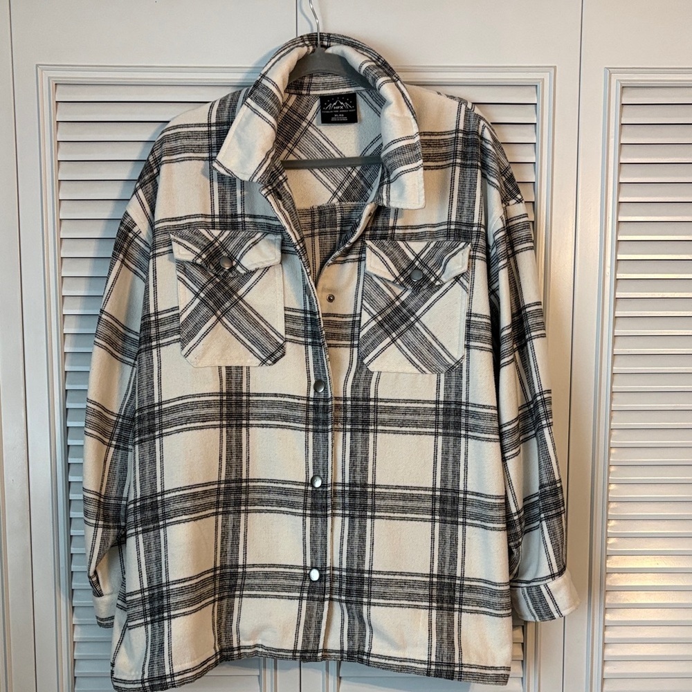HFX Women’s XL Heavy Flannel Plaid Button-Up Shirt Shacket Black & Off White